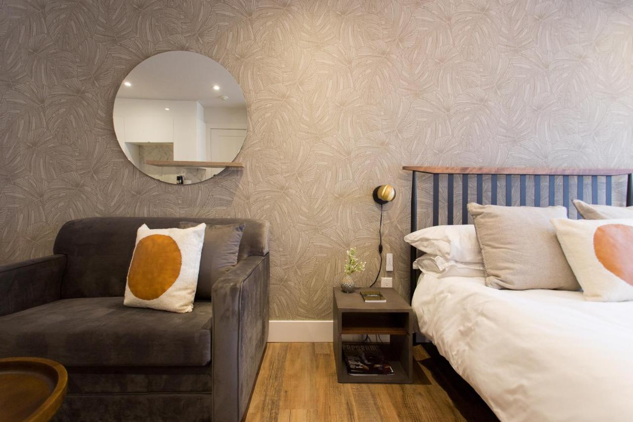 Romantic Studio In The Heart Of Little Italy By Den Stays มอนทรีอัล ภายนอก รูปภาพ