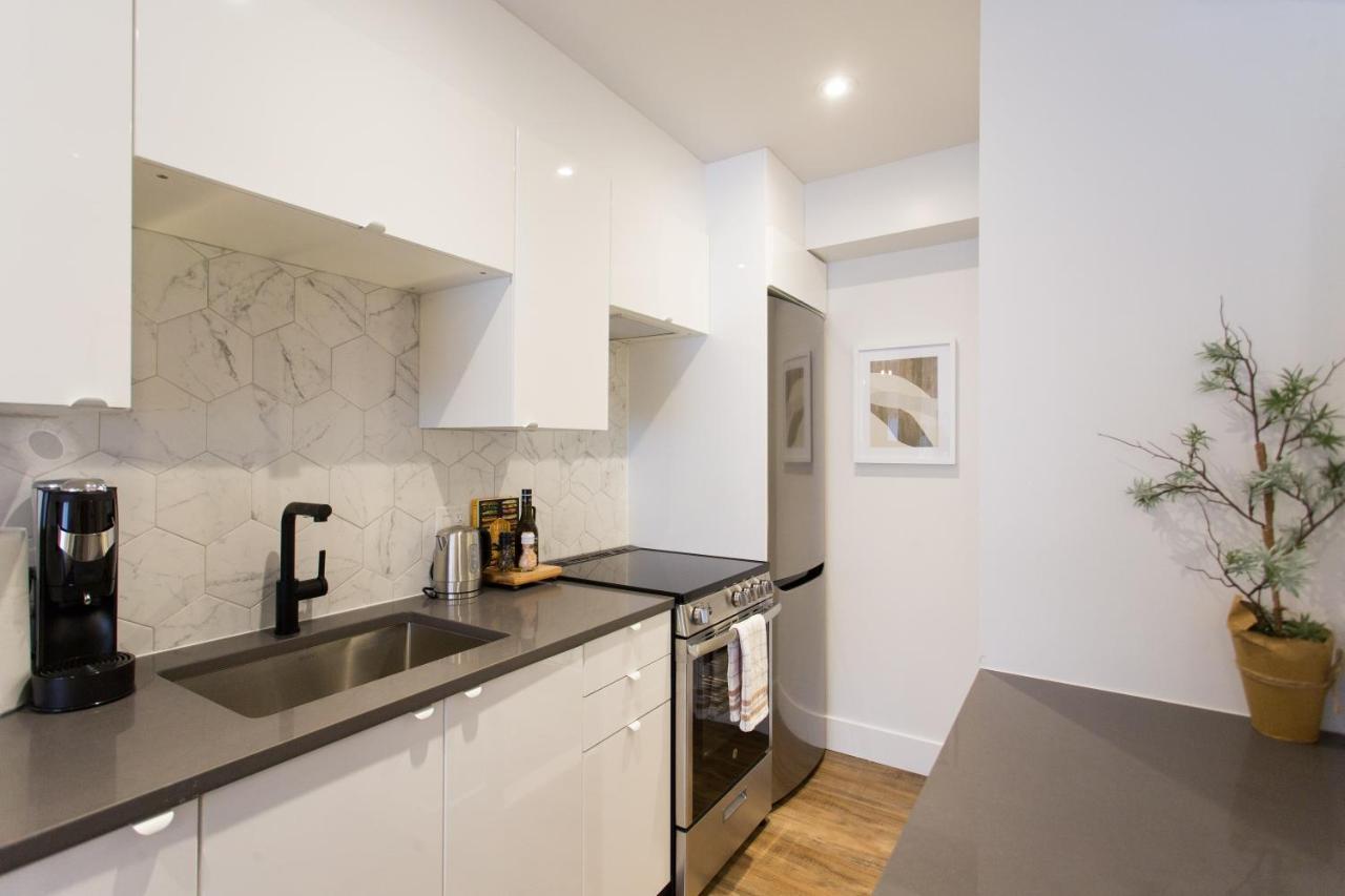 Romantic Studio In The Heart Of Little Italy By Den Stays มอนทรีอัล ภายนอก รูปภาพ