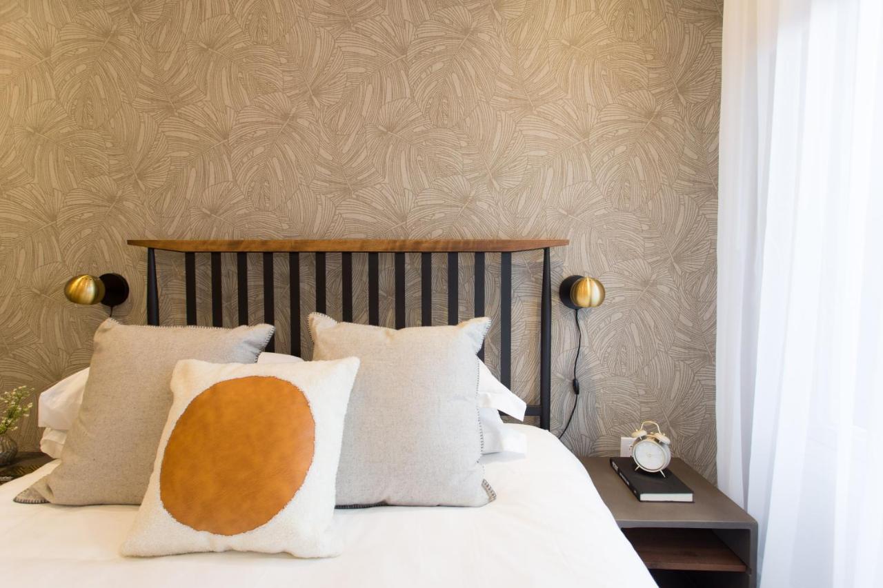 Romantic Studio In The Heart Of Little Italy By Den Stays มอนทรีอัล ภายนอก รูปภาพ