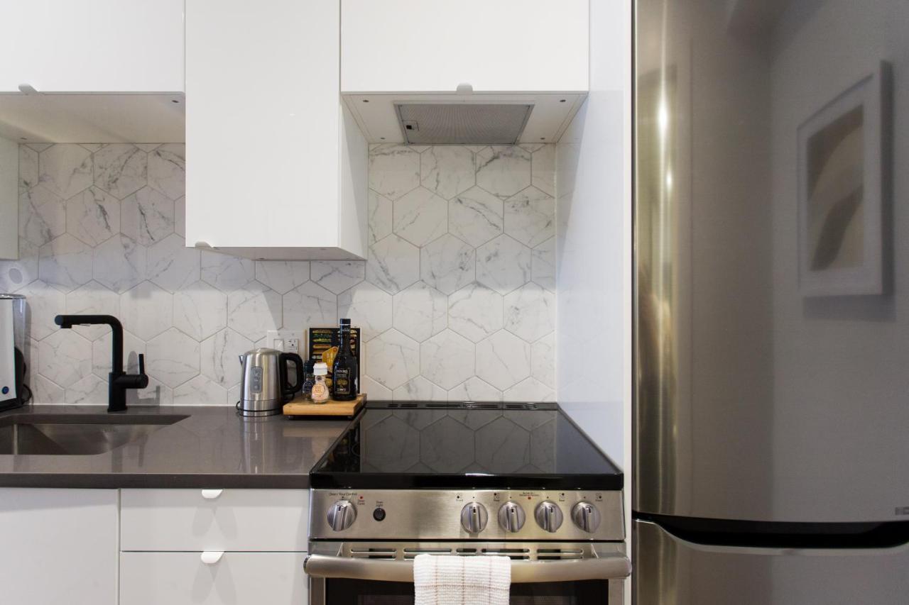 Romantic Studio In The Heart Of Little Italy By Den Stays มอนทรีอัล ภายนอก รูปภาพ